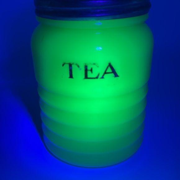 Jeannette Glass Other - Jeannette Glass Jadeite Uranium Green Beehive Tea Canister 4.5” tall